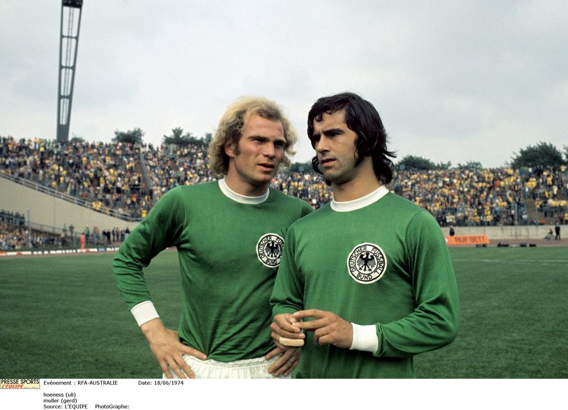 Gerd Müller i Ulli Hoeness przed meczem RFN - Australia w 1974 roku /Pressesports  /Newspix