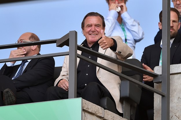 Gerhard Schroeder na stadionie w Berlinie /Shutterstock