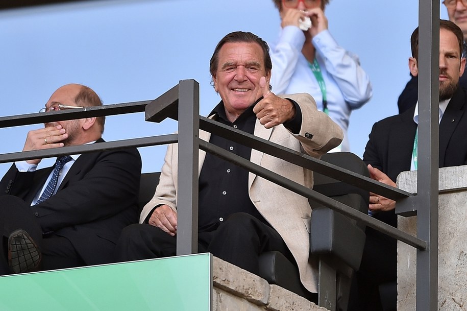 Gerhard Schroeder na stadionie w Berlinie /Shutterstock