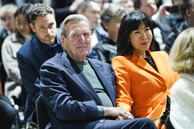 Gerhard Schroeder z żoną  So-yeon Schroeder-Kim /UWE ANSPACH /PAP