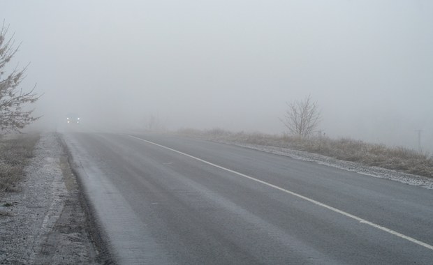 Gęsta mgła i przymrozki. Ostrzeżenie od IMGW