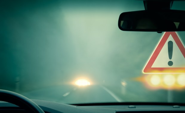 ​Gęsta mgła na Lubelszczyźnie. Widoczność ograniczona nawet do 50 metrów