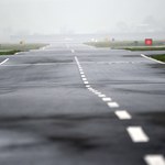 Gęsta mgła paraliżuje lotniska