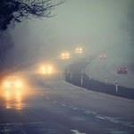 Gęsta mgła w Łódzkiem! Synoptycy ostrzegają kierowców 