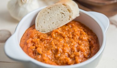 Gęsta zupa na chlebie i pomidorach. Przysmak z Toskanii może konkurować z naszą pomidorową 