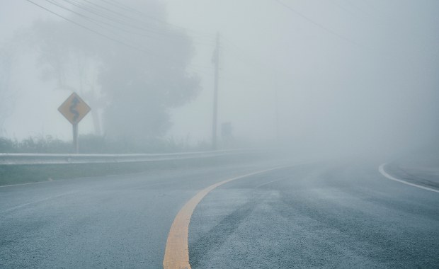 Gęste mgły i przymrozki. IMGW ostrzega