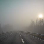 Gęste mgły utrudnią jazdę kierowcom! IMGW wydało ostrzeżenia
