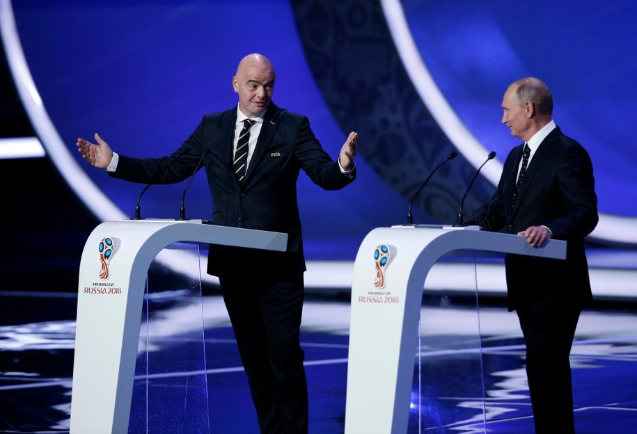 Gianni Infantino i Władimir Putin /SERGIE CHIRIKOV    /PAP/EPA