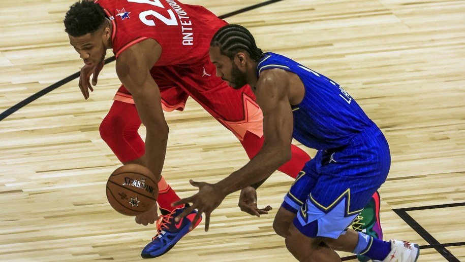 Giannis Antetokounmpo i Kawhi Leonard w Meczu Gwiazd /NUCCIO DINUZZO /PAP/EPA