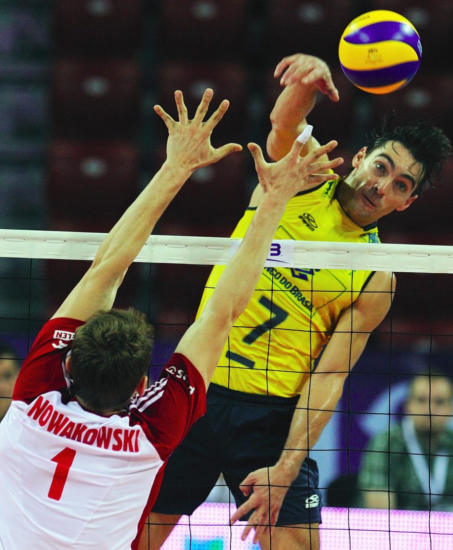 Giba w meczu Brazylia-Polska w finale Ligi Światowej w lipcu 2012 roku /VASSIL DONEV /PAP/EPA