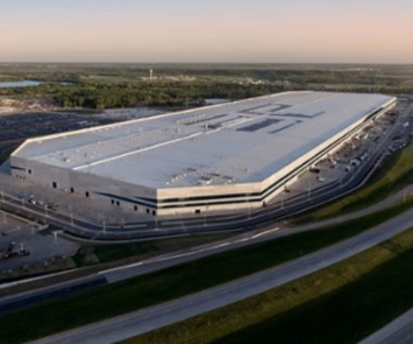 Gigafactory Tesli jedną z największych fabryk świata. Wielka jak 100 boisk