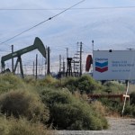 Gigant ropy w samym środku kryzysu. Chevron jedynym amerykańskim graczem