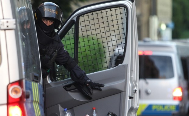 Gigantyczna afera w Czechach. Policyjne naloty na domy i instytucje