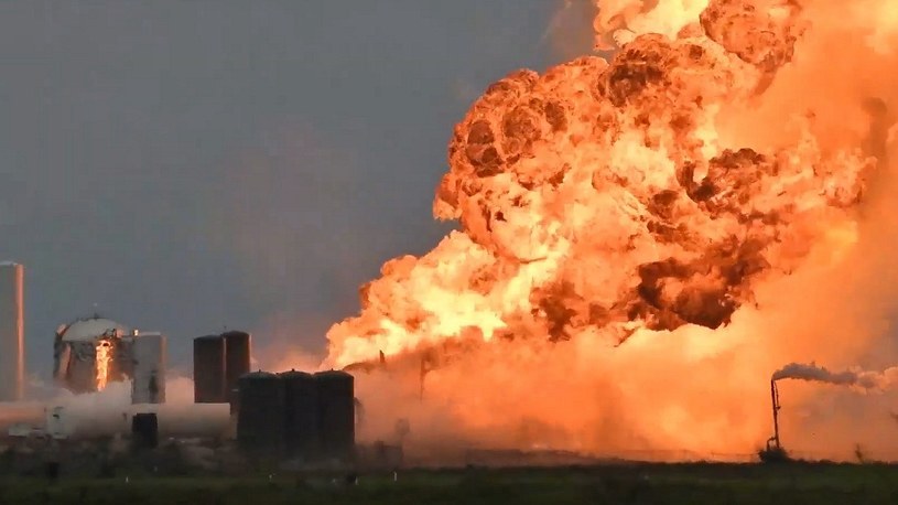 Gigantyczna eksplozja w ośrodku SpaceX. Prototyp rakiety nie wytrzymał testu [FILM] /Geekweek