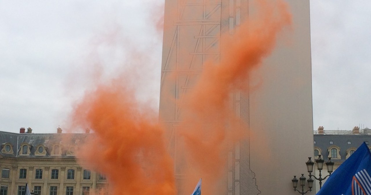 Gigantyczna fala protestów zdesperowanych policjantów we Francji