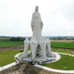 Gigantyczna figura Matki Boskiej pod Toruniem. Burza w internecie