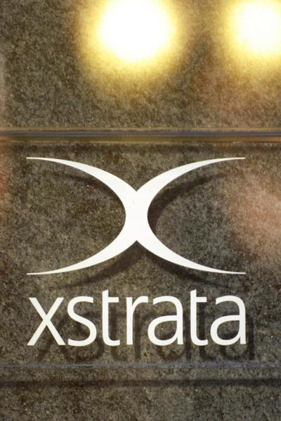 Gigantyczna firma górnicza Xstrata planuje połączenie z Glencore /AFP