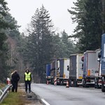 Gigantyczna kolejka ciężarówek do przejścia granicznego w Bobrownikach 