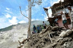 Gigantyczna lawina błotna w Nepalu