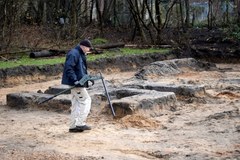 Gigantyczna swastyka na boisku w Hamburgu