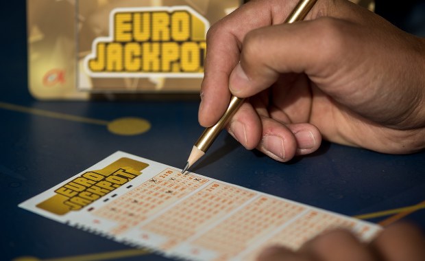 Gigantyczna wygrana Polaka w Eurojackpot: Zgarnie niemal… 100 milionów złotych!