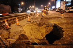 Gigantyczna wyrwa sparaliżowała centrum Warszawy