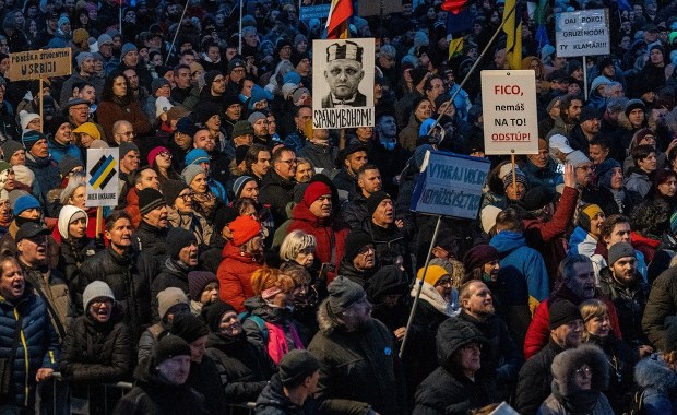 Gigantyczne antyrządowe protesty na Słowacji. "Rosyjski agent"