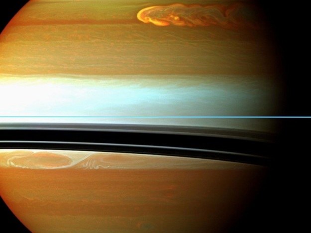 Gigantyczne burze wystepują na Saturnie raz na 30 ziemskich lat /NASA