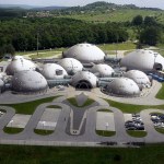 Gigantyczne kino 360° otwiera się w kopułach przy A4