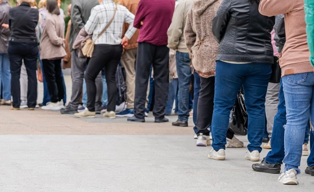Gigantyczne kolejki po kartę mieszkańca w Gorzowie Wlkp.