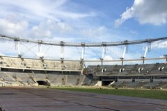 Gigantyczne liny nad Stadionem Śląskim. Jesienią zamocują na nich dach 