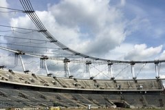 Gigantyczne liny nad Stadionem Śląskim. Jesienią zamocują na nich dach 