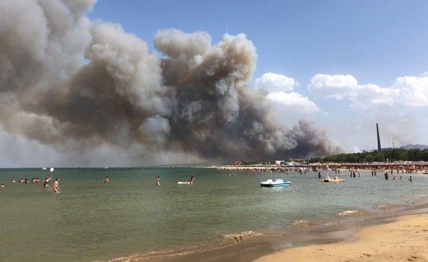 Gigantyczne pożary szaleją we włoskiej Abruzji. Ludzie uciekali z plaż, ogień niszczy domy