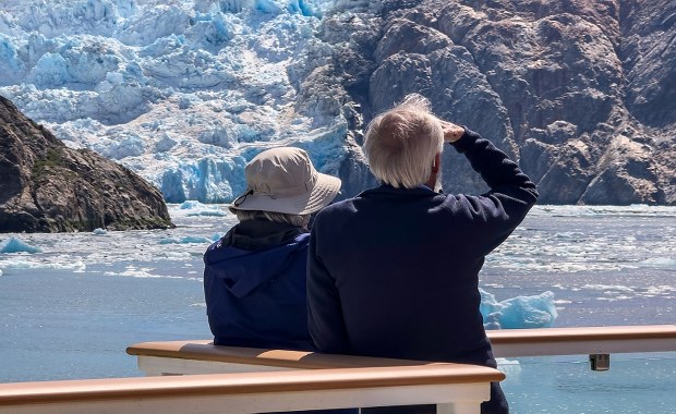 Gigantyczne tsunami na Alasce. Fala wyższa niż Wieża Eiffla zagrażała turystom