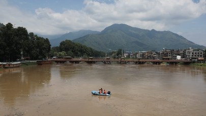 Gigantyczne ulewy w Azji. Ofiary śmiertelne powodzi i osuwisk