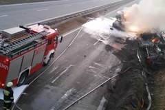 Gigantyczne utrudnienia na autostradzie A4 po pożarze tira. Trzy osoby ranne