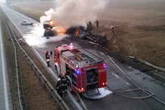 Gigantyczne utrudnienia na autostradzie A4 po pożarze tira. Trzy osoby ranne