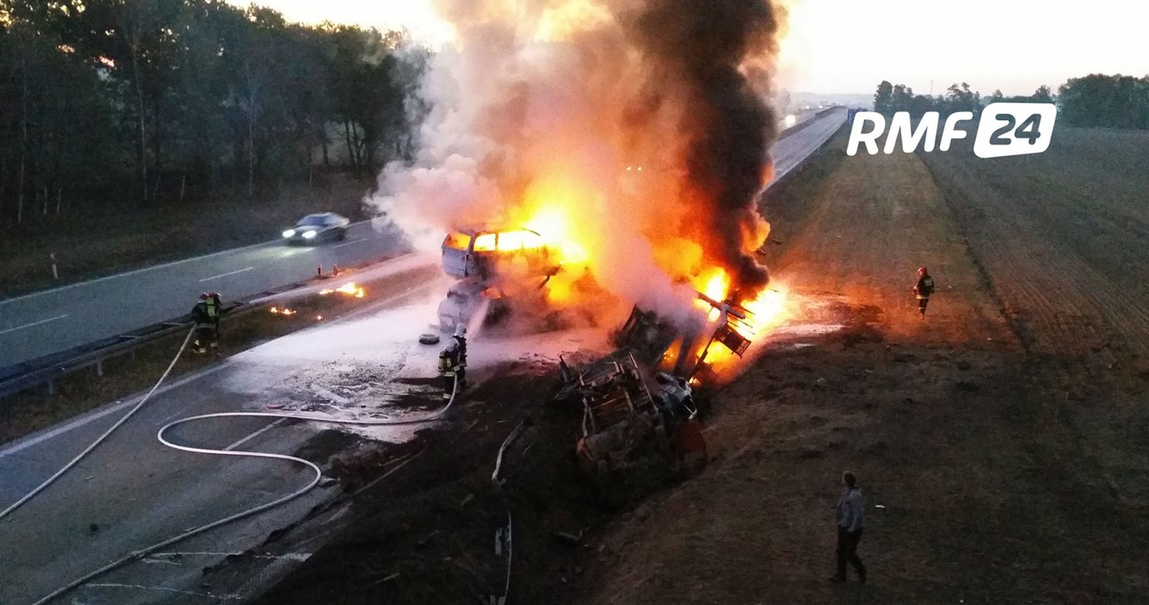 Gigantyczne utrudnienia na autostradzie A4 po pożarze tira. Trzy osoby ranne