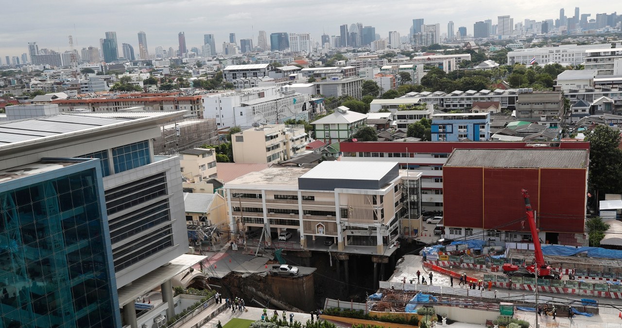 Gigantyczne zapadlisko w Bangkoku