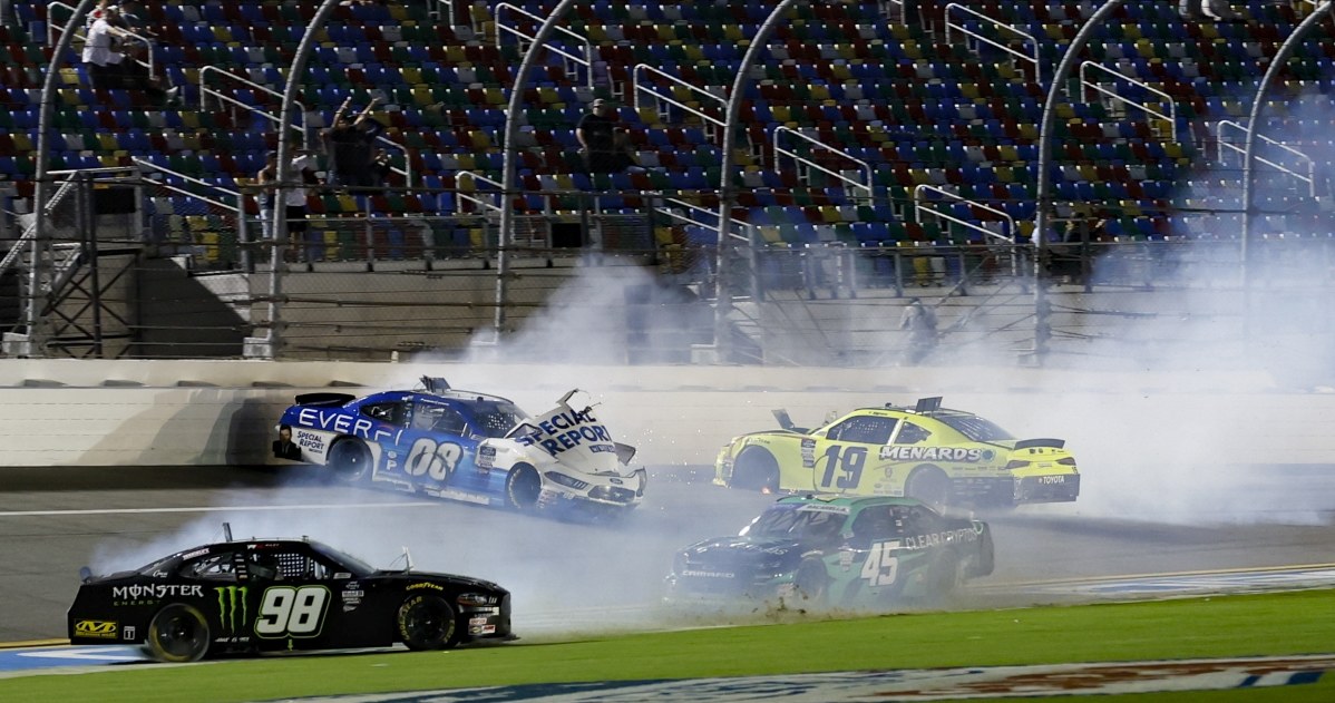 Gigantyczny karambol podczas wyścigu NASCAR /Getty Images