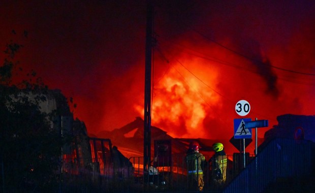Gigantyczny pożar hali firmy, która zatrudnia 200 osób. Co będzie z pracownikami?
