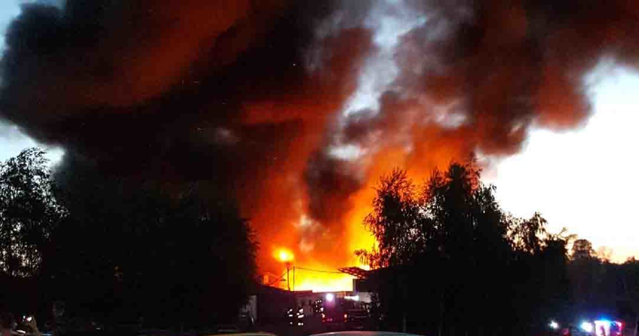 Gigantyczny pożar ubojni w Lubomierzu