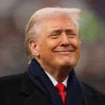 Gigantyczny pozłacany pomnik Trumpa stanie na Florydzie. "Don Colossus"