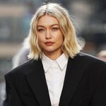 Gigi Hadid w jednej z najmodniejszych kurtek tej jesieni. Ikona 