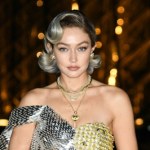 Gigi Hadid w stylizacji jak uczennica. Postawiła też na modną kurtkę