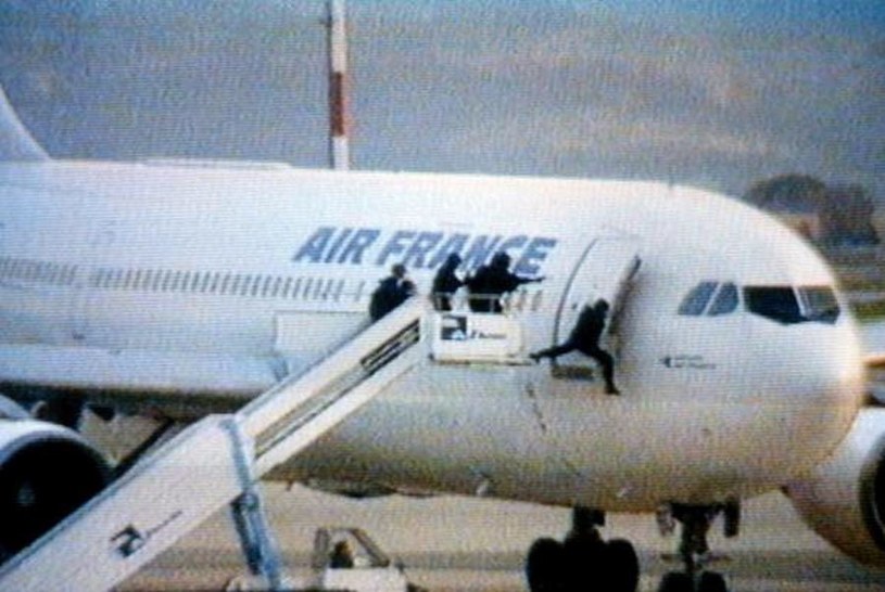 GIGN podczas szturmu na samolot Air France lotu 8969 /Yvng Dolph /Twitter