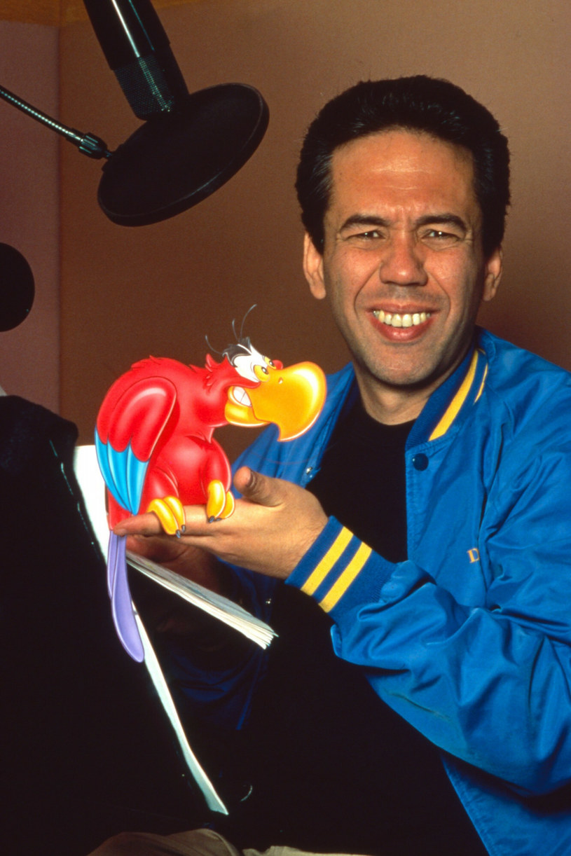 Gilbert Gottfried pozuje z Jago /Buena Vista Pictures/Courtesy Everett Collection /East News