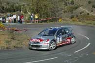 Gilles Panizzi jadący Peugeotem 206 WRC jest coraz bliższy wygranej w Katalonii /INTERIA.PL