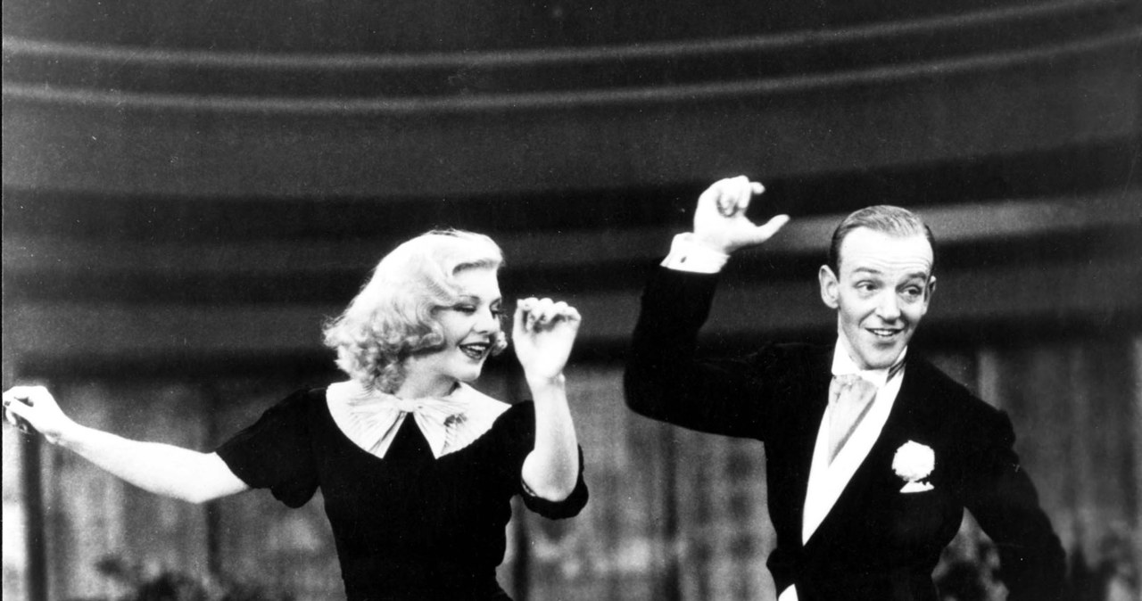 Ginger Rodgers i Fred Astaire w scenie z "Lekkoducha" /East News