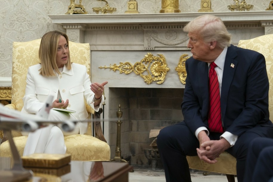 Giorgia Meloni i Donald Trump podczas spotkania w Białym Domu w kwietniu 2025 roku /Shutterstock/Rex Features /East News
